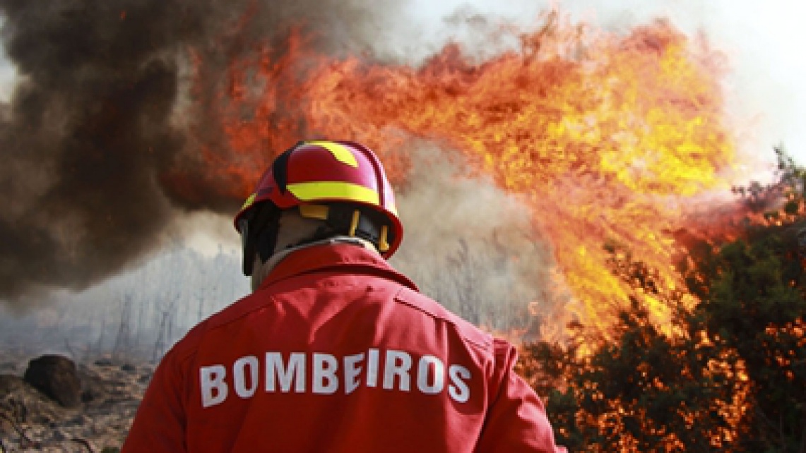 Incêndio que se aproximou de Carrazeda de Ansiães foi dado como dominado
