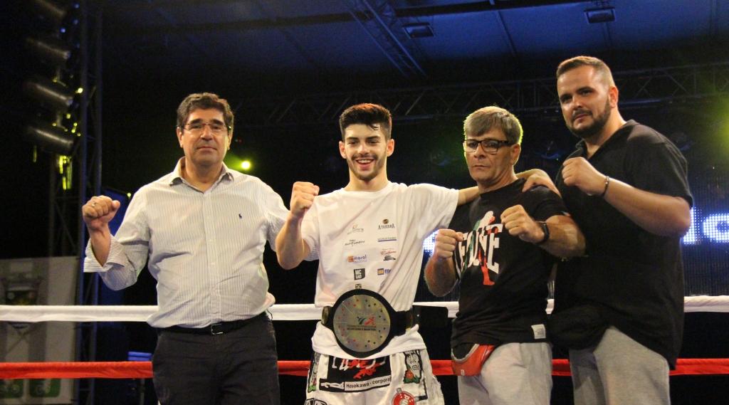 José Alonso é campeão nacional de low-kick