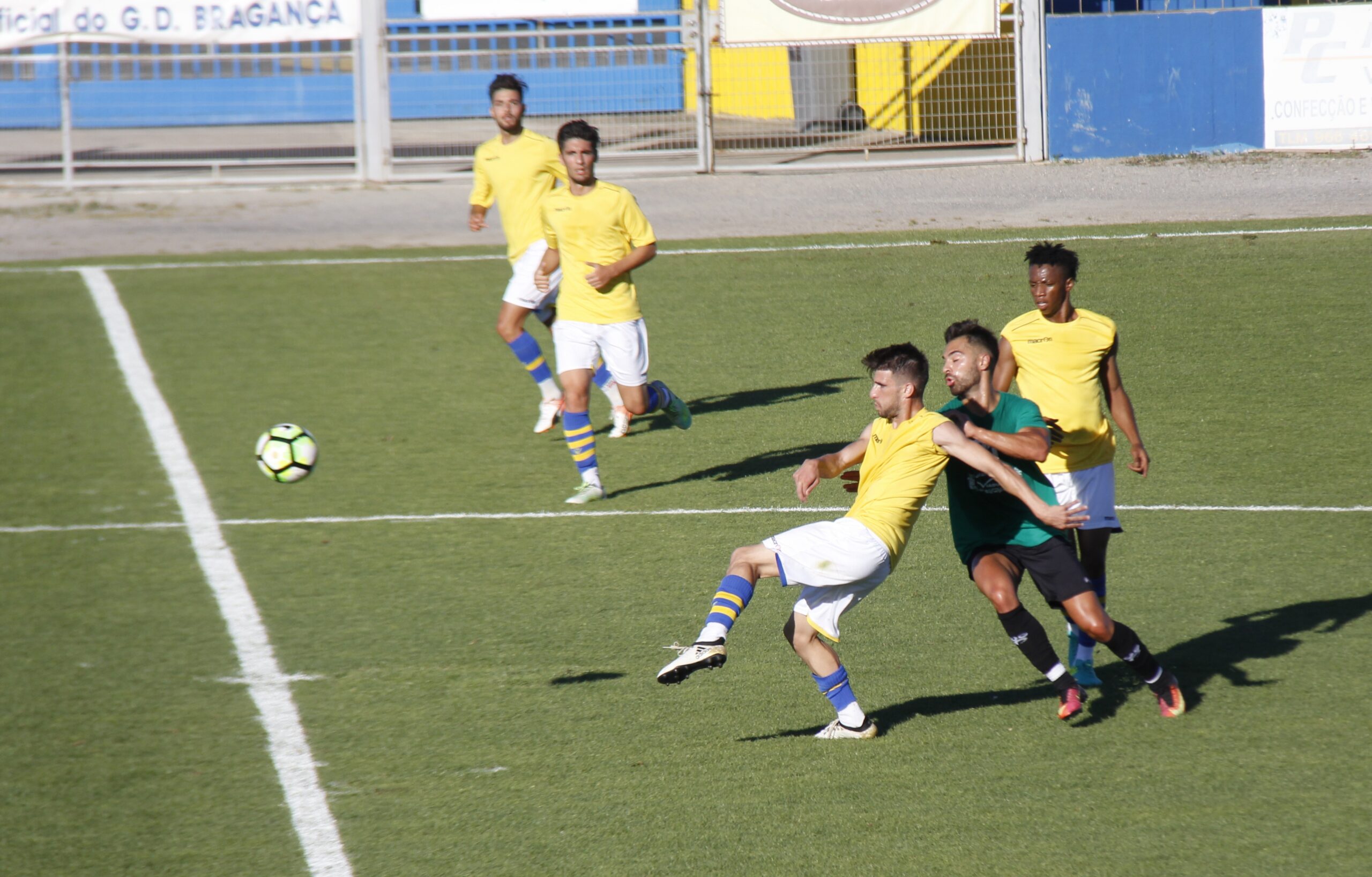 Jogadores lesionados e poucas opções preocupam técnico do GDB