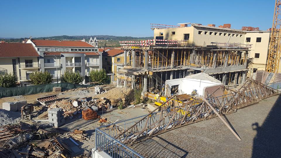Construção da nova escola de Vila Flor anda a “bom ritmo”