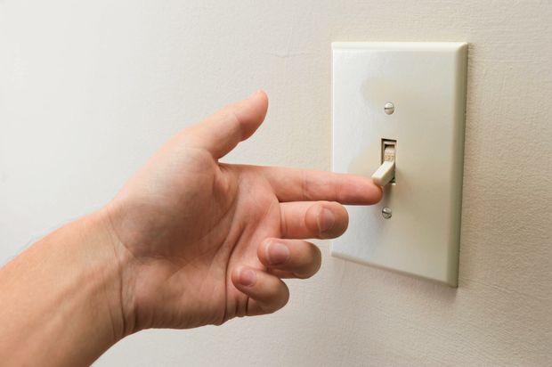 Idosa que mora sozinha queixa-se de ter sido burlada por empresa de energia