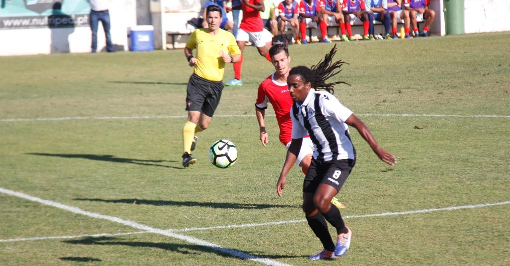 Empate caseiro numa tarde com pouca inspiração dos alvinegros