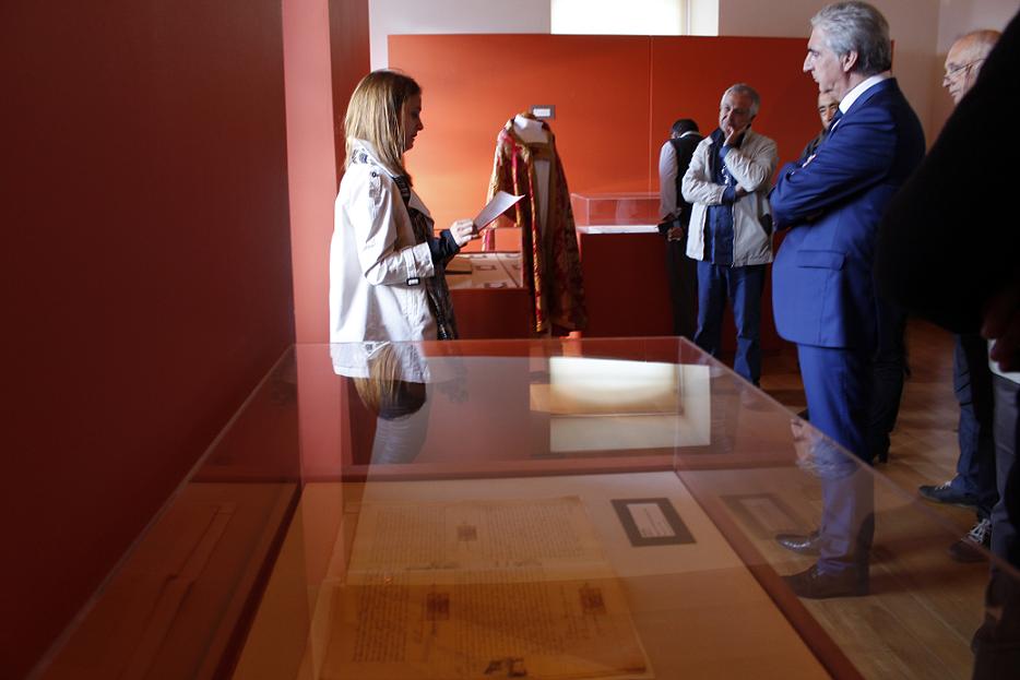 Iconografia nos registos paroquiais está em exposição no arquivo distrital