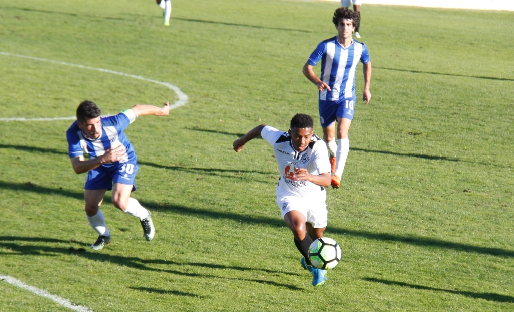 Derrota (1-2) penaliza boa exibição dos alvinegros