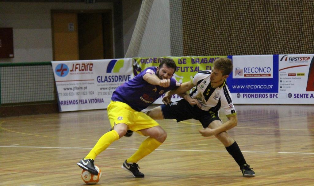 Pioneiros sofrem derrota caseira