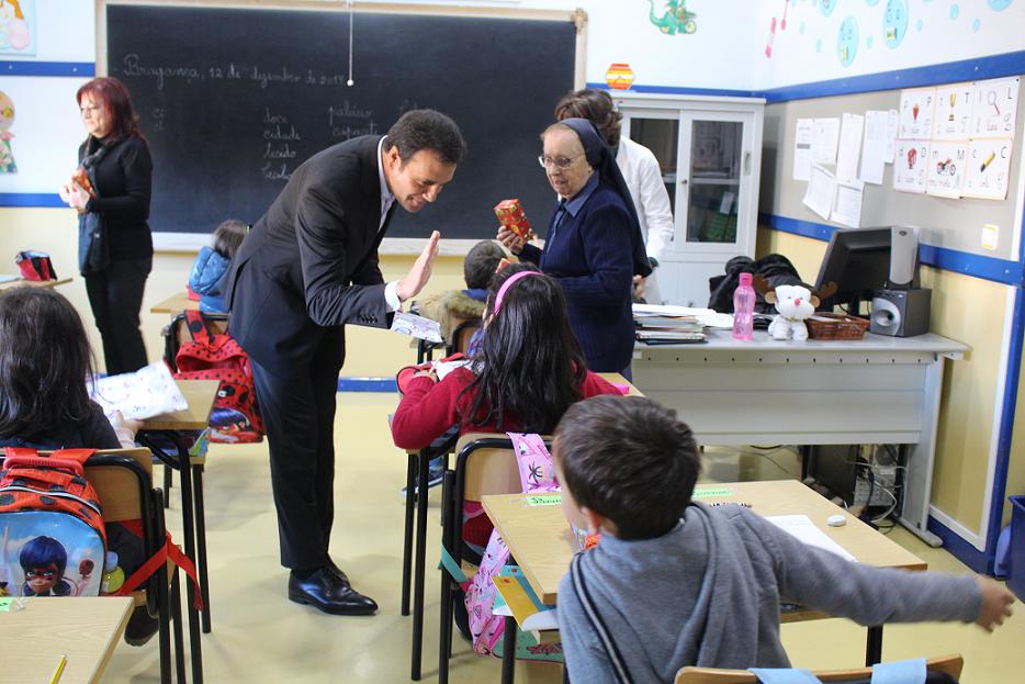 Prendas foram distribuídas a todas as crianças das escolas do concelho de Bragança