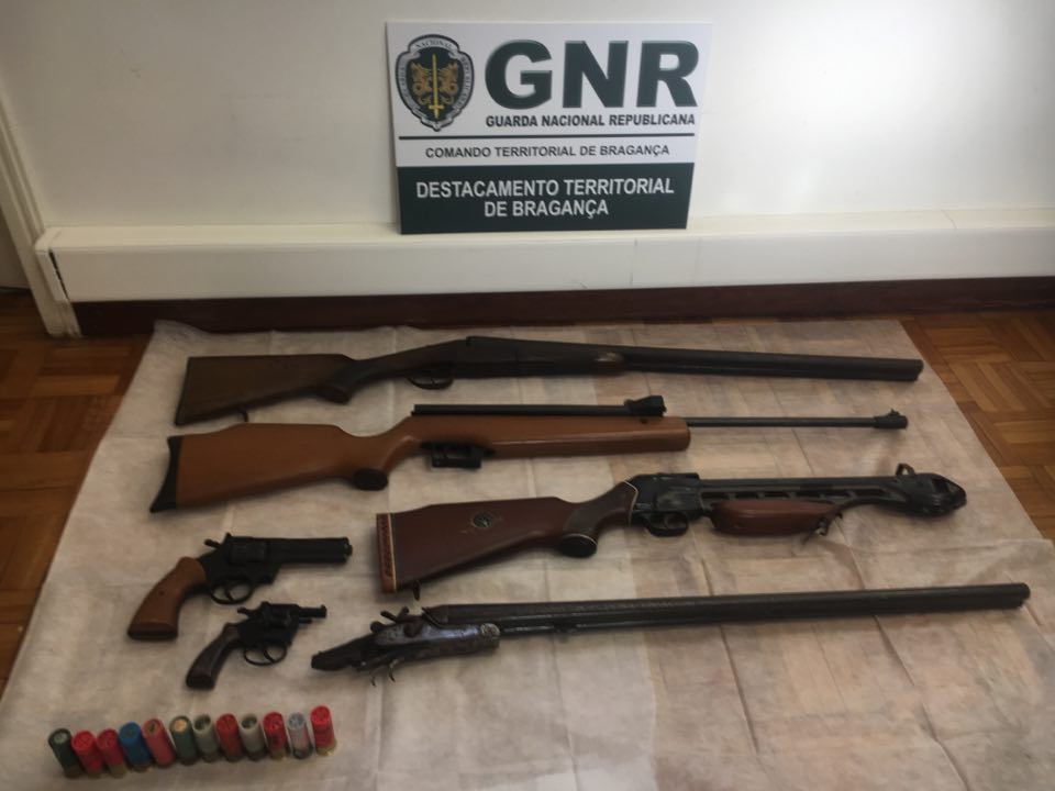Homem detido no concelho de Vinhais por posse de armas proibidas