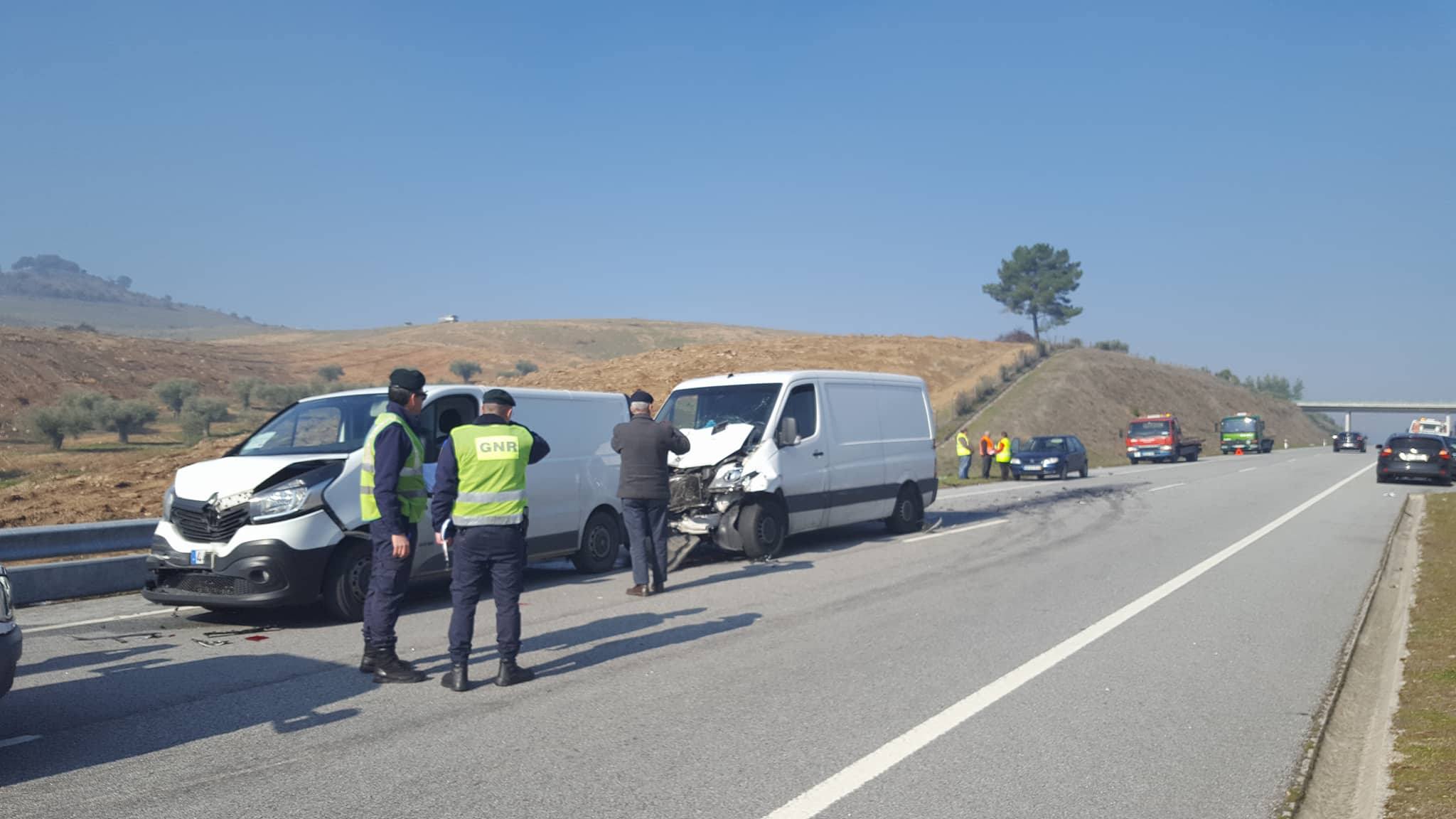 Choque em cadeia condiciona a circulação na Estrada Nacional 213