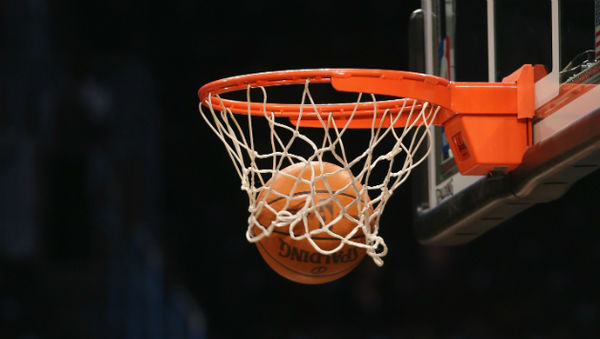 Árbitro internacional no curso de juízes de basquetebol em Bragança