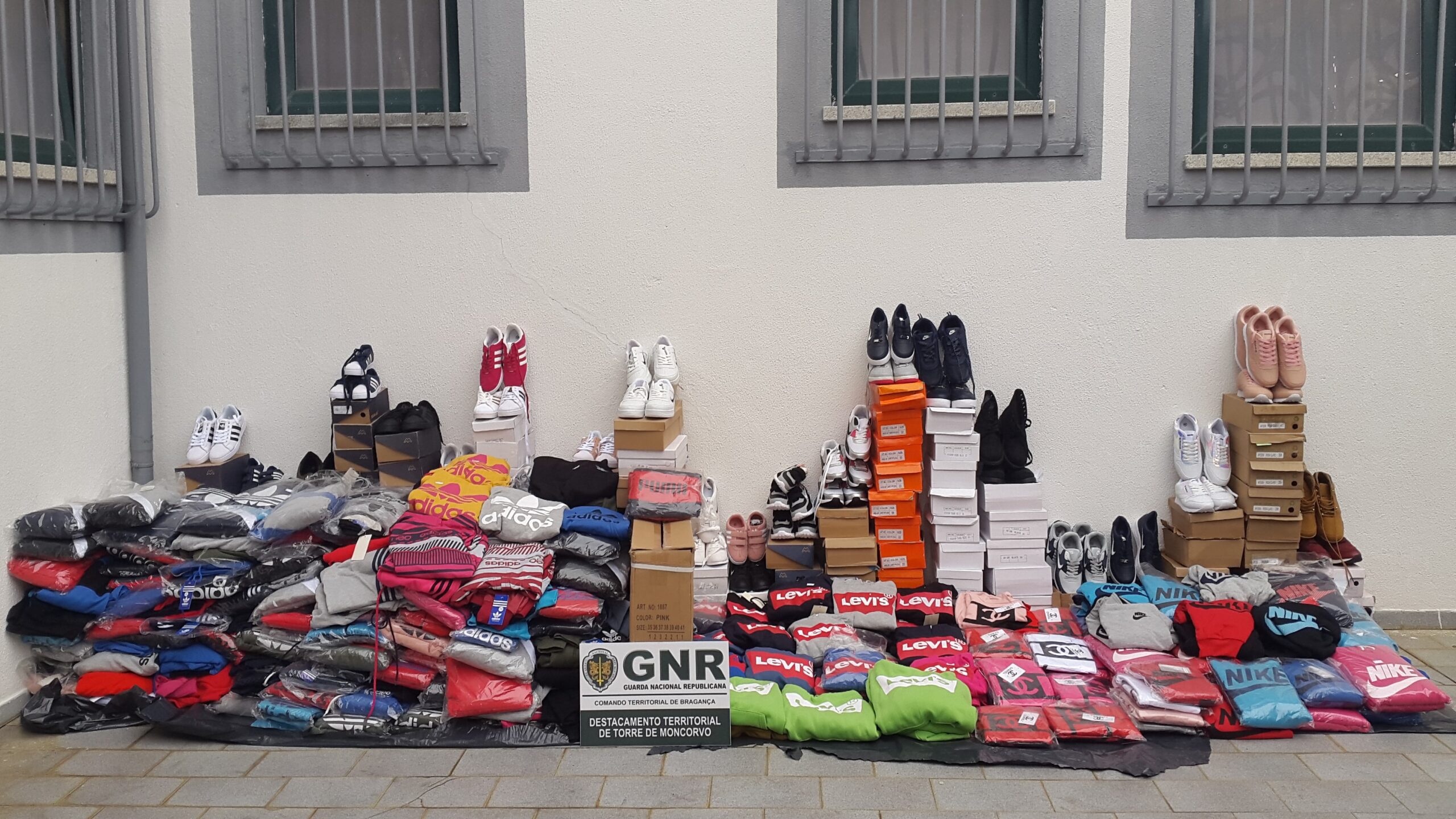 Cinco pessoas detidas em Torre de Moncorvo por venda de material contrafeito