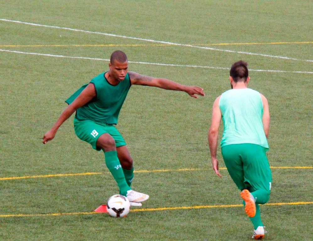 Tiago Antunes é jogador do G.D.Mirandês