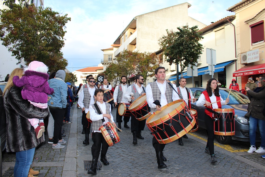 Carnaval dos Caretos aqueceu a tarde fria em Bragança