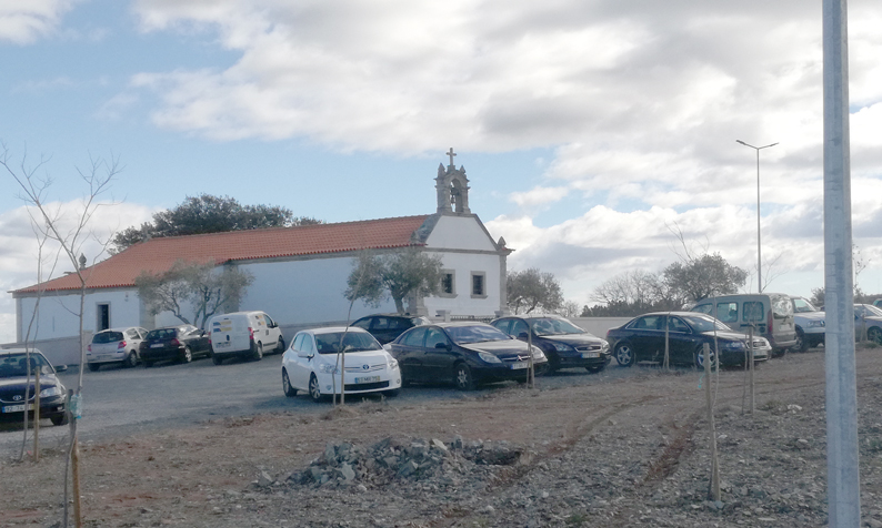 No alto do cabeço a Sr.ª da Cabeça