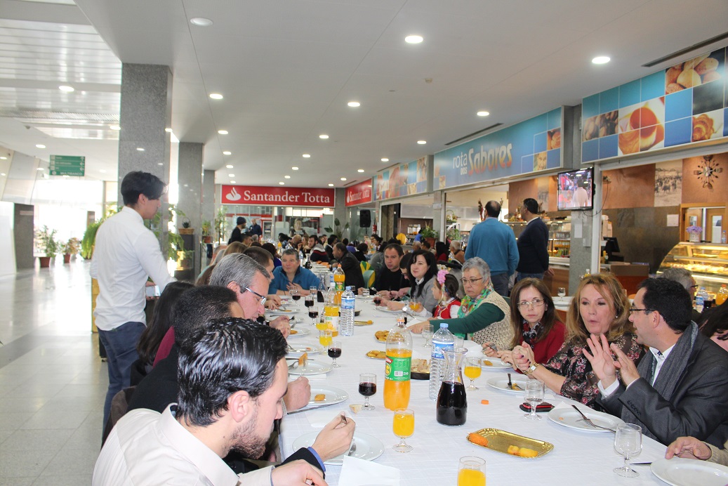 Almoço com 120 pessoas da comunidade estrangeira