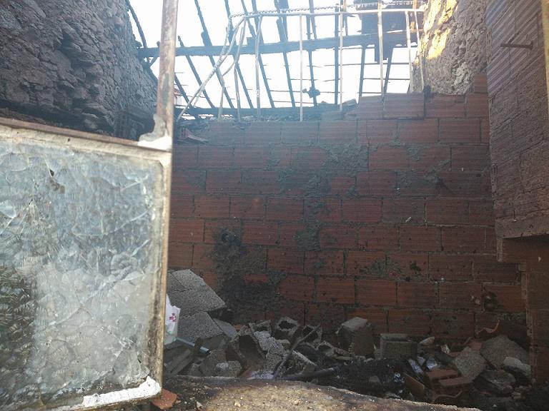 Incêndio em habitação deixa família desalojada na Póvoa (Miranda do Douro)