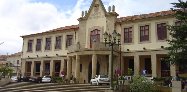 O mercado municipal de Vila Flor não vai ter para já as obras de requalificação prometidas