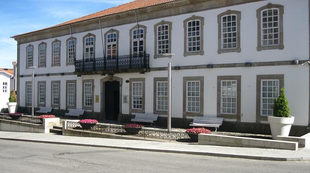 Vinhais apoia idosos carenciados com cartão que dá descontos em serviços municipais e de saúde