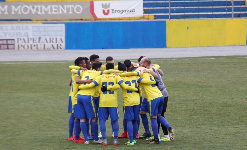 “Trazer a equipa focada e fazer com que os jogadores não baixem a cabeça tem sido desgastante”