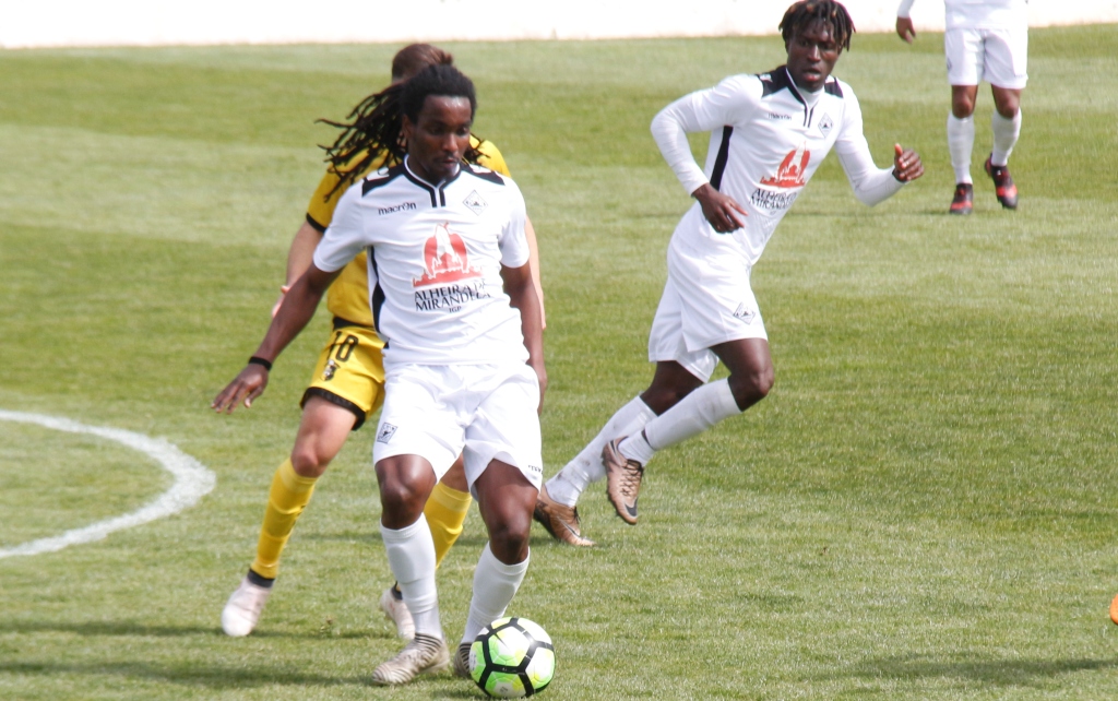 S.C. Mirandela vence (1-0) e está mais próximo do terceiro lugar