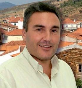 Antigo presidente da Junta de Freguesia de Poiares, no concelho de Freixo, acusado dos crimes de peculato e falsificação