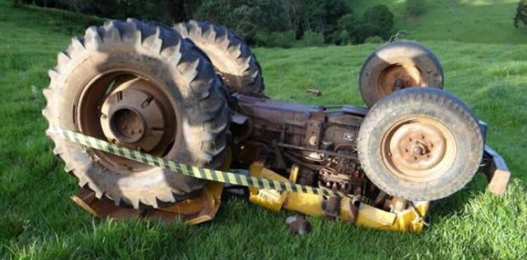 Idoso morre na sequência de capotamento de tractor