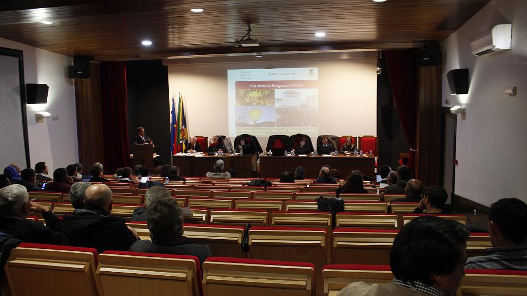 Assembleia Municipal de Bragança aprova contas de 2017 com “redução da dívida” e de “equilíbrio”