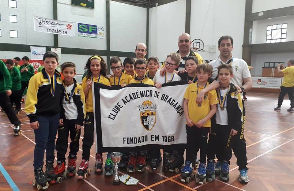 Escolares do Clube Académico de Bragança vencem V Torneio de Hóquei em Patins na Madeira