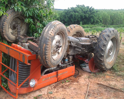 Ferido grave em acidente com tractor