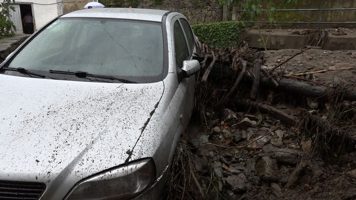 Trovoada causa danos