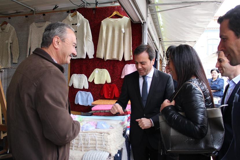 Feira de Artesanato de Bragança arrancou com nova disposição na Praça Camões