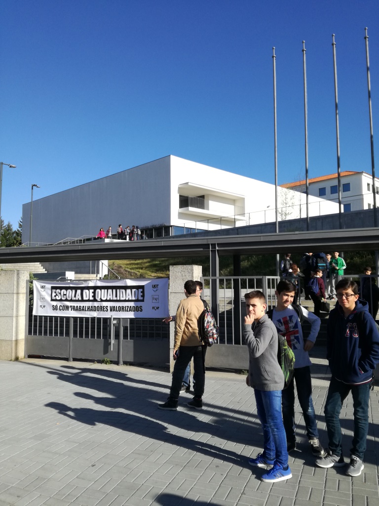Escolas encerradas devido à greve do pessoal não docente