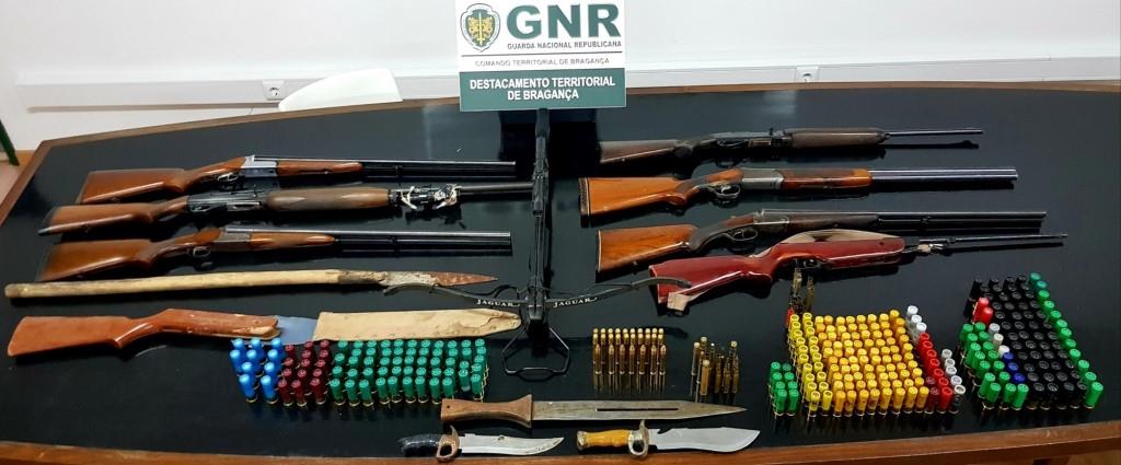 Detido homem por posse ilegal de armas, em Macedo de Cavaleiros