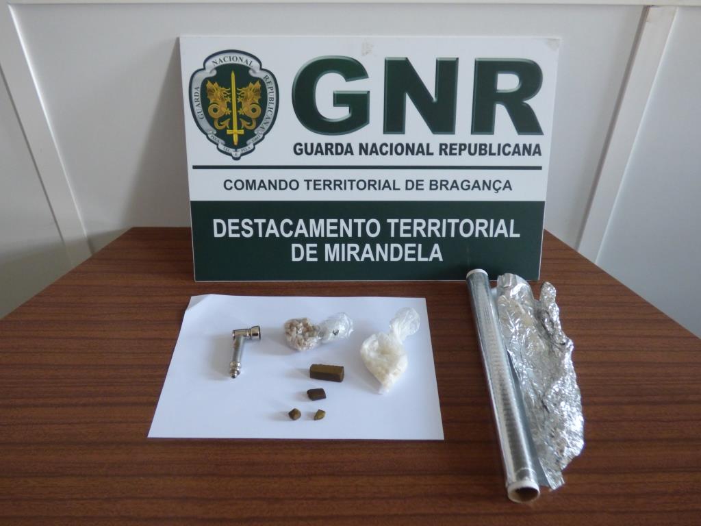 Homem detido com droga em autocarro na A4