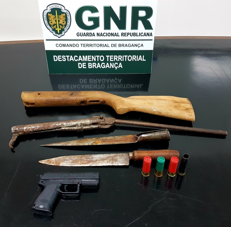 Homem detido por posse ilegal de armas, em Macedo de Cavaleiros