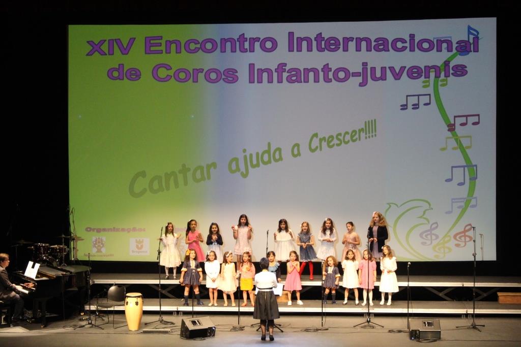 XIV Encontro de Coros Infanto-Juvenis no Teatro Municipal de Bragança