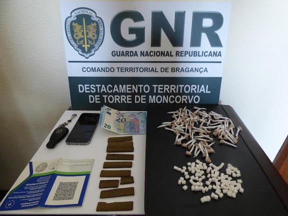 Suspeito de tráfico de droga apanhado em estação de serviço com mais de 200 doses de estupefacientes
