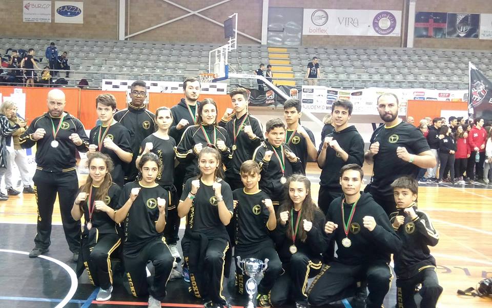 ADCMC/CCN leva kickboxing à praia da Ribeira na Albufeira do Azibo