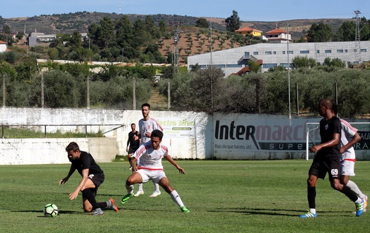 Mirandela vence Mirandês com golos de Clayton e Varela
