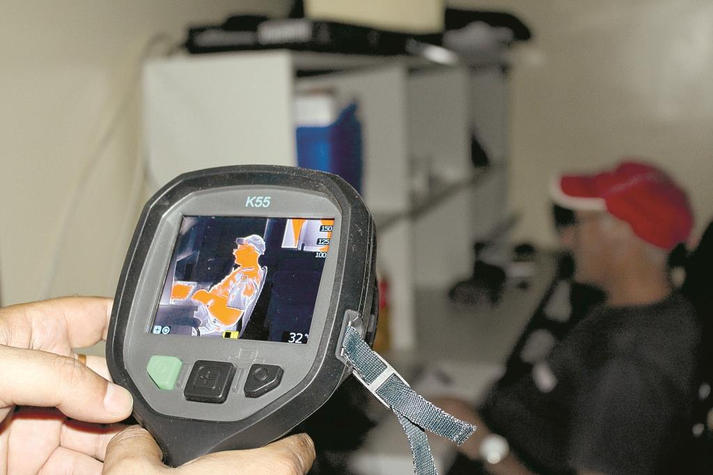 Bombeiros têm uma câmara térmica