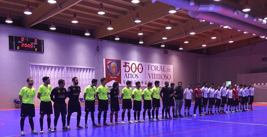 Pioneiros iniciam distrital de futsal a vencer