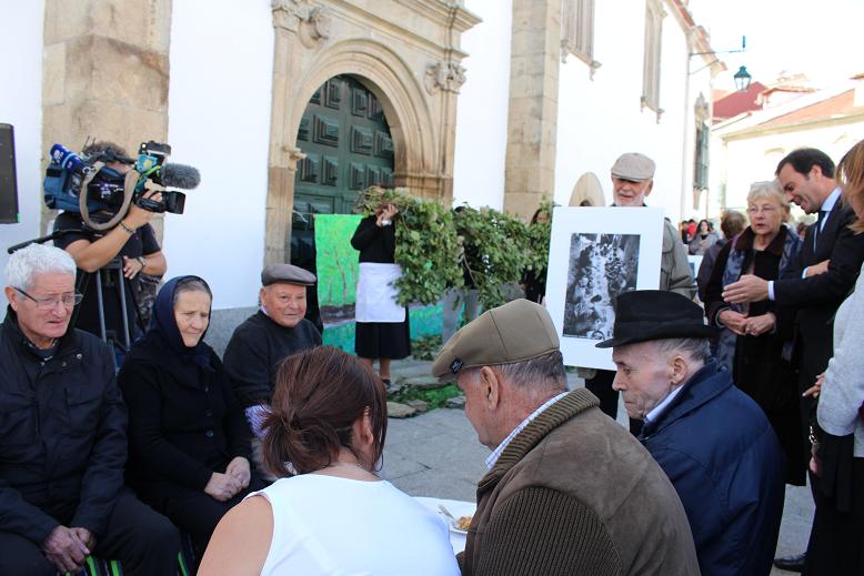 Fotógrafo Georges Dussaud comovido com homenagem em Bragança