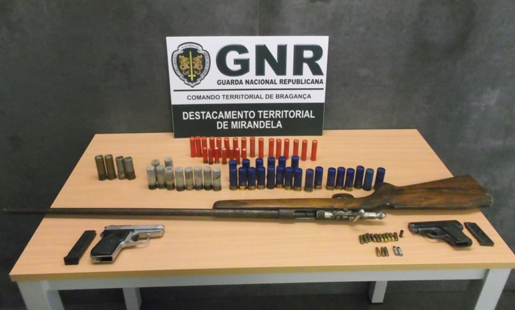 GNR deteve um homem por posse ilegal de armas