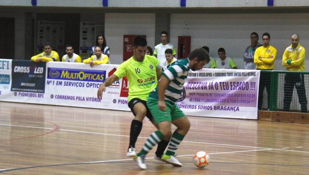 Pioneiros isolam-se na liderança do Distrital de Futsal RGlobal