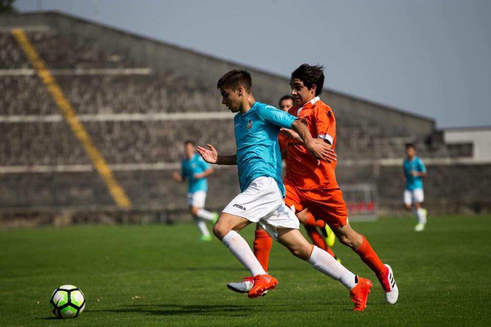 “Começar com eles nos sub-12 e prepara-los para os sub-14 é muito importante”