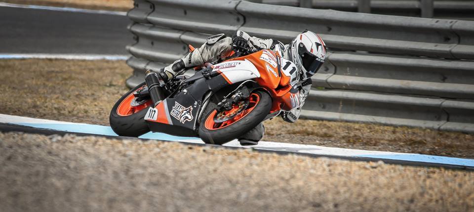 Alex Costa só tem que pontuar no Estoril para confirmar o título nacional em Supersport 300