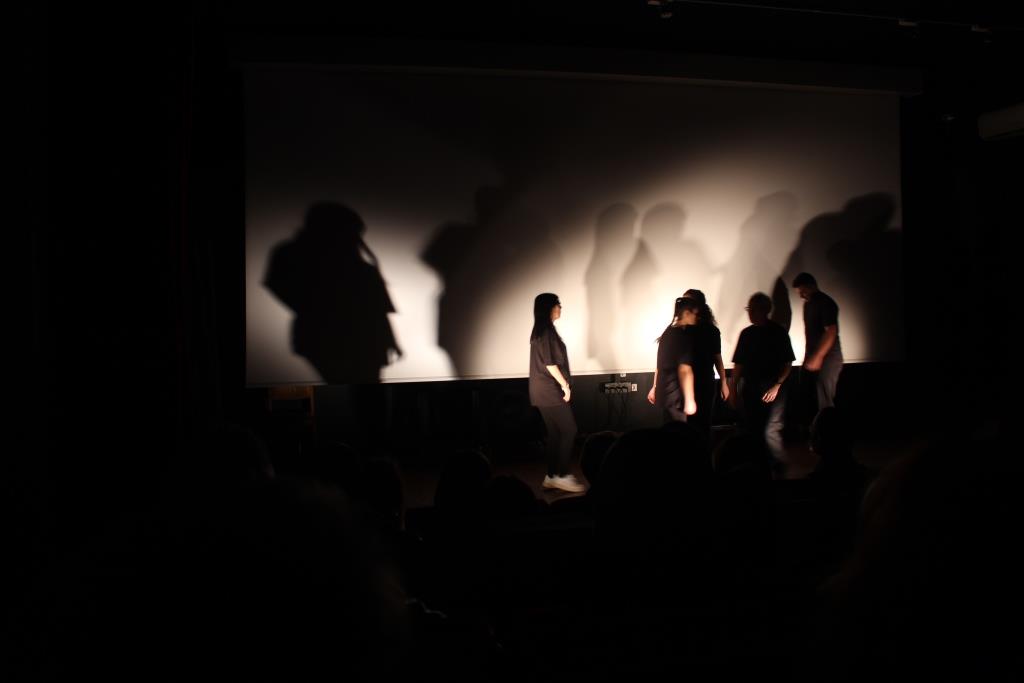 Associação “Em nome do Grito” apresentou a primeira peça de teatro