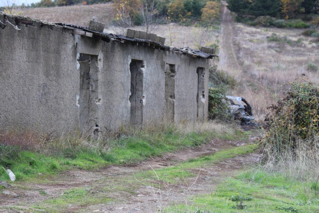 Dois homens assaltaram empresa em Bragança e terão incendiado viatura de fuga
