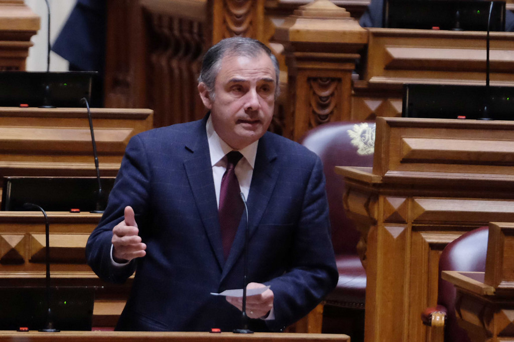 Secretário-geral do PSD tem presenças marcadas no parlamento mesmo quando falta