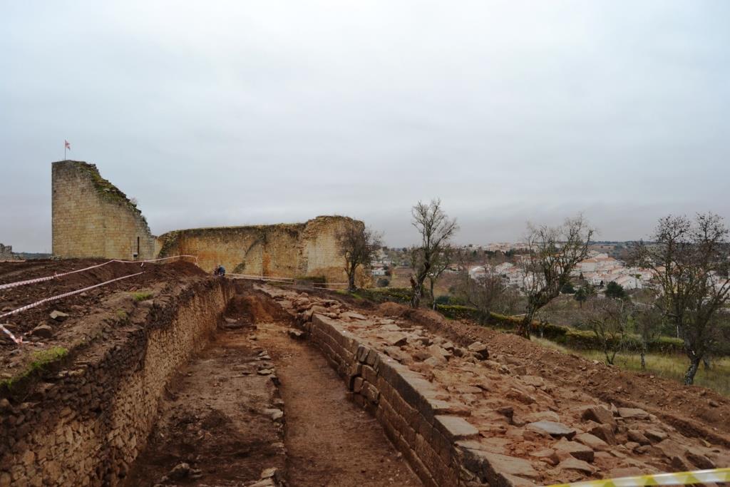 Escavações esclarecem história do castelo de Miranda do Douro