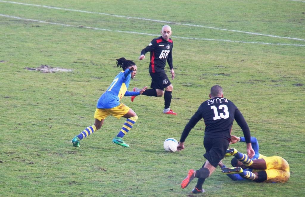 Davy resolveu para o Bragança na recta final do jogo